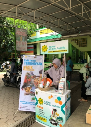 Open Table di Halaman Masjid Abu Bakar